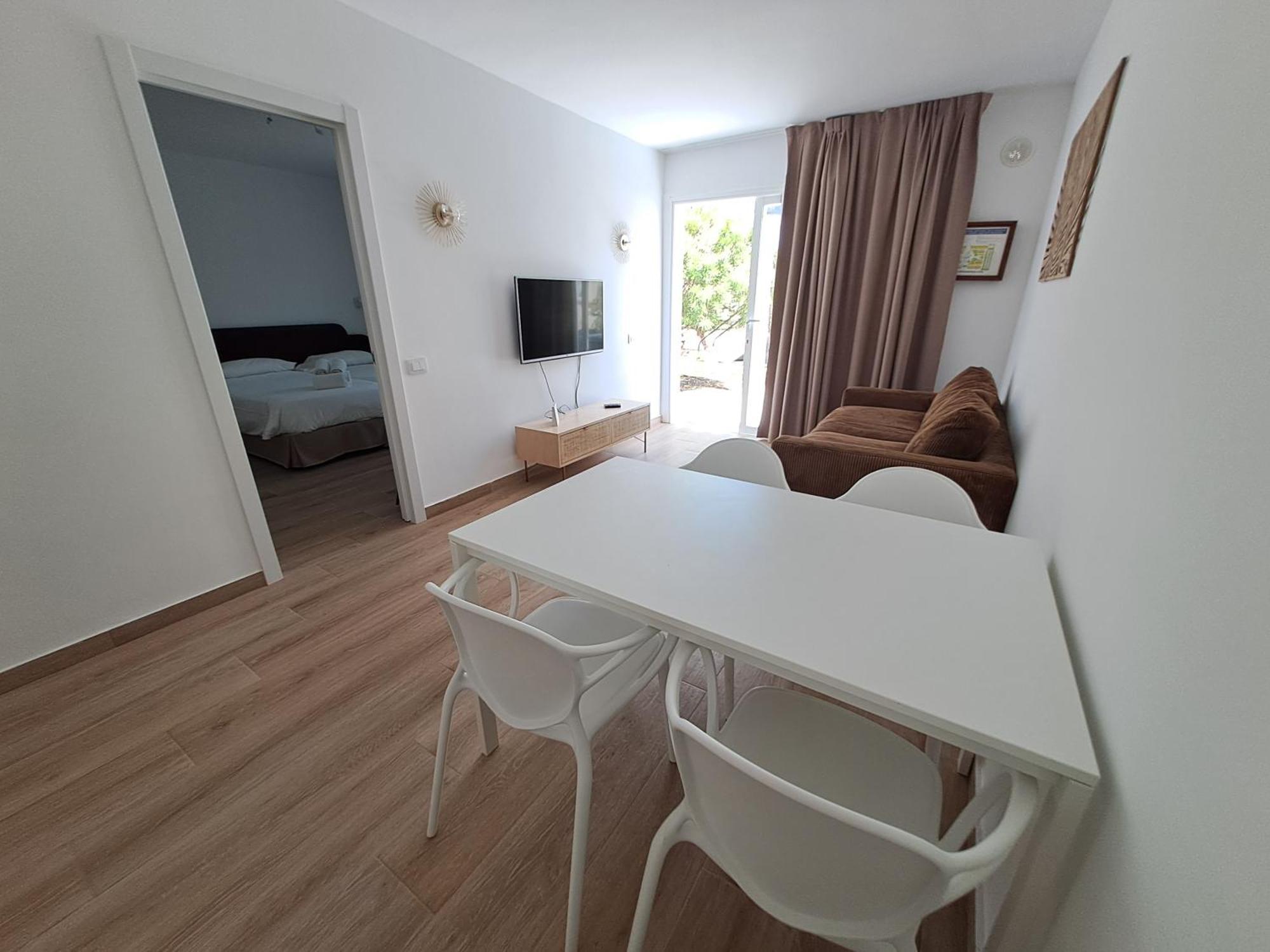 Homeforguest Apartamento 13 Con Terraza Y Piscina En Corralejo Exterior photo